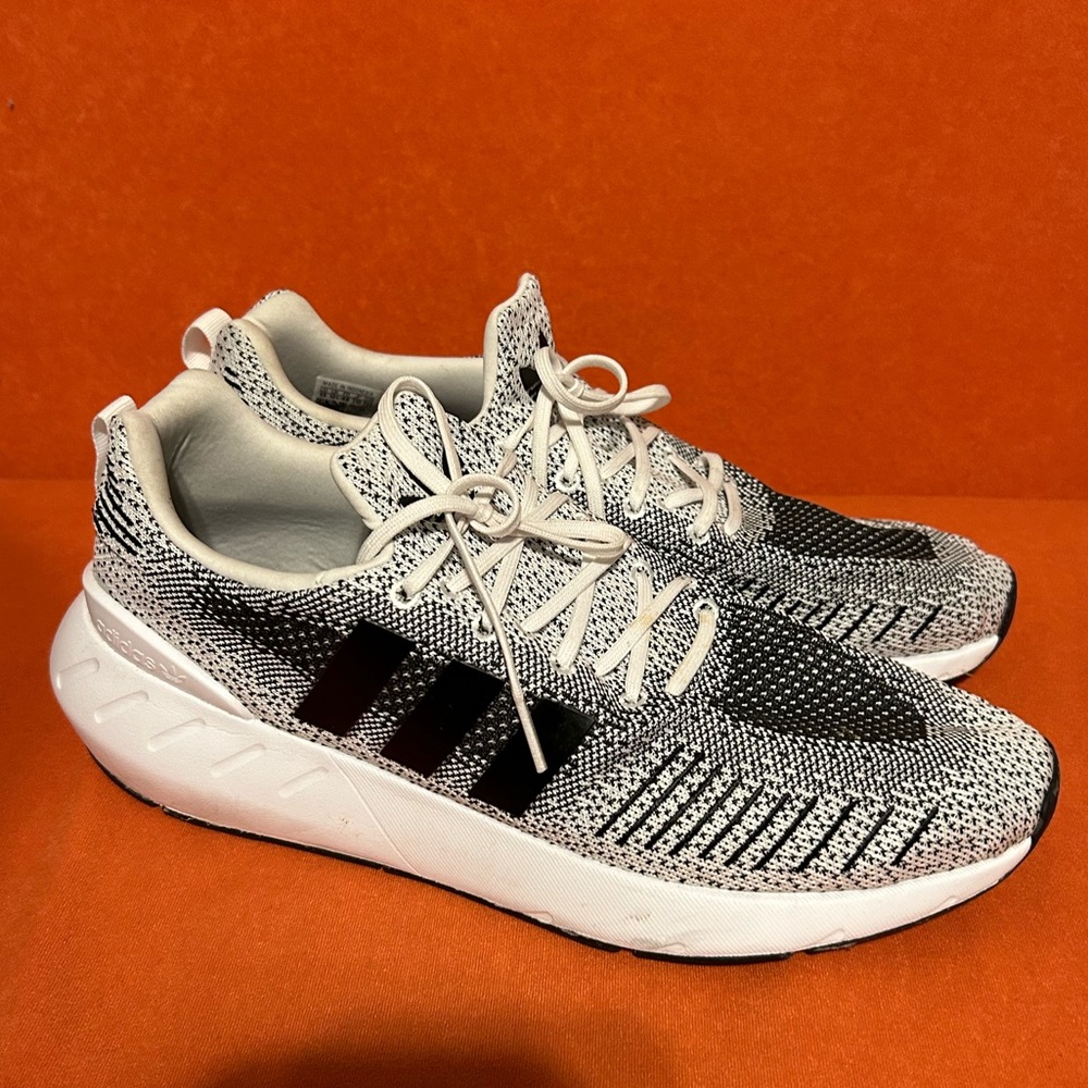 Adidas Swift Run 22 - image 3